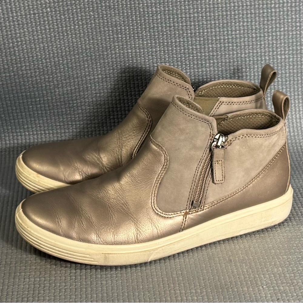 ECCO Soft Classic Silver Bootie Shoes Women’s Size 7-7.5 US 38 EU